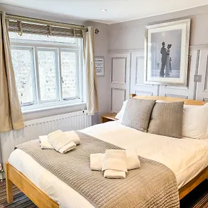 X Brunswick Square Hotel